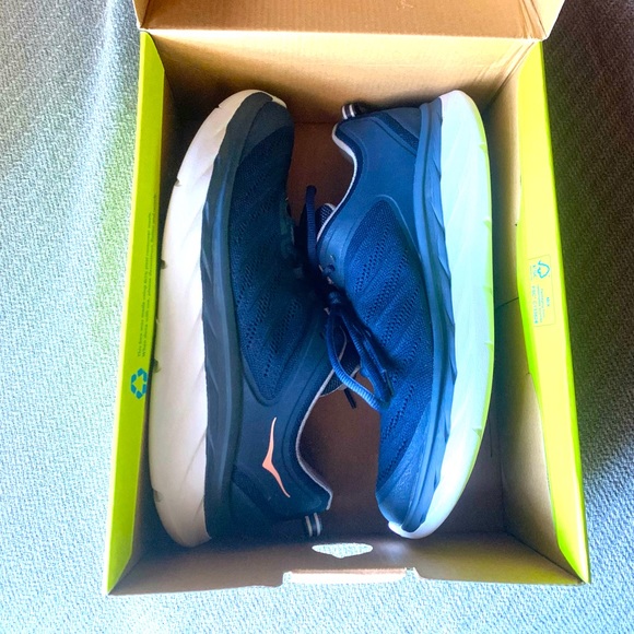 Hoka One One- Women’s Akasa 9.5 - Picture 7 of 7